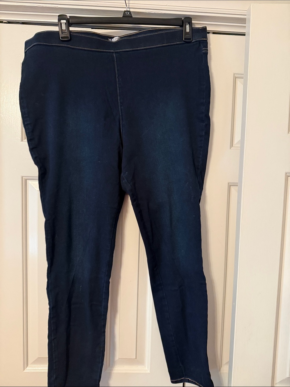 Jennifer Lopez Navy Pull-On Skinny Leggings